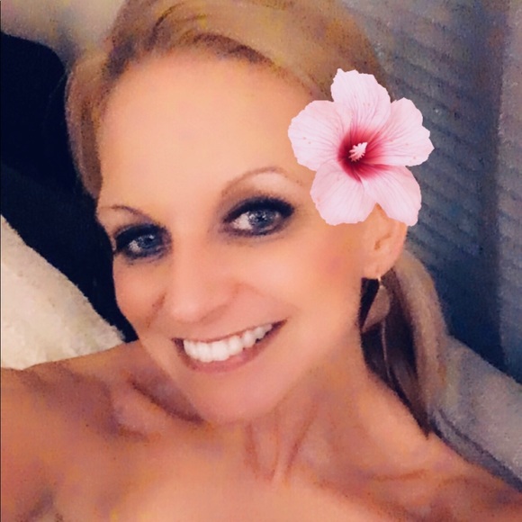 Meet your Posher, Shelley - Picture 2 of 6